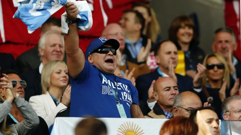 Ο Diego Maradona πανηγυρίζει την νίκη με τους Pumas (vid)