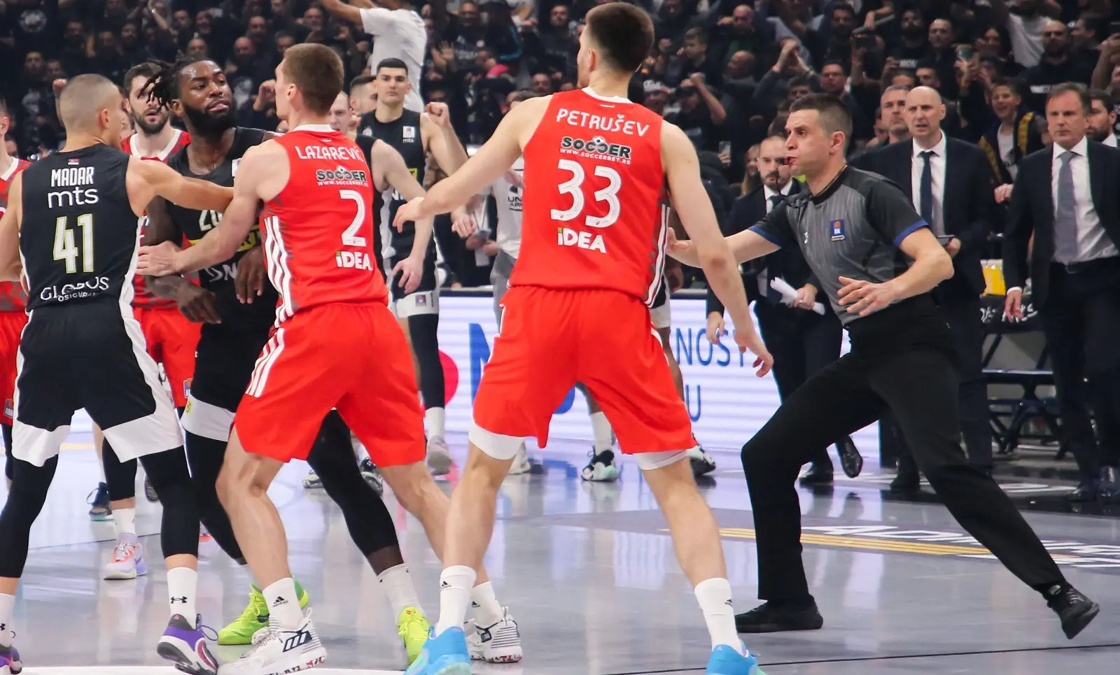 Ερυθρός Αστέρας-Παρτίζαν, Game 3: Σε ρόλο «κυνηγού»