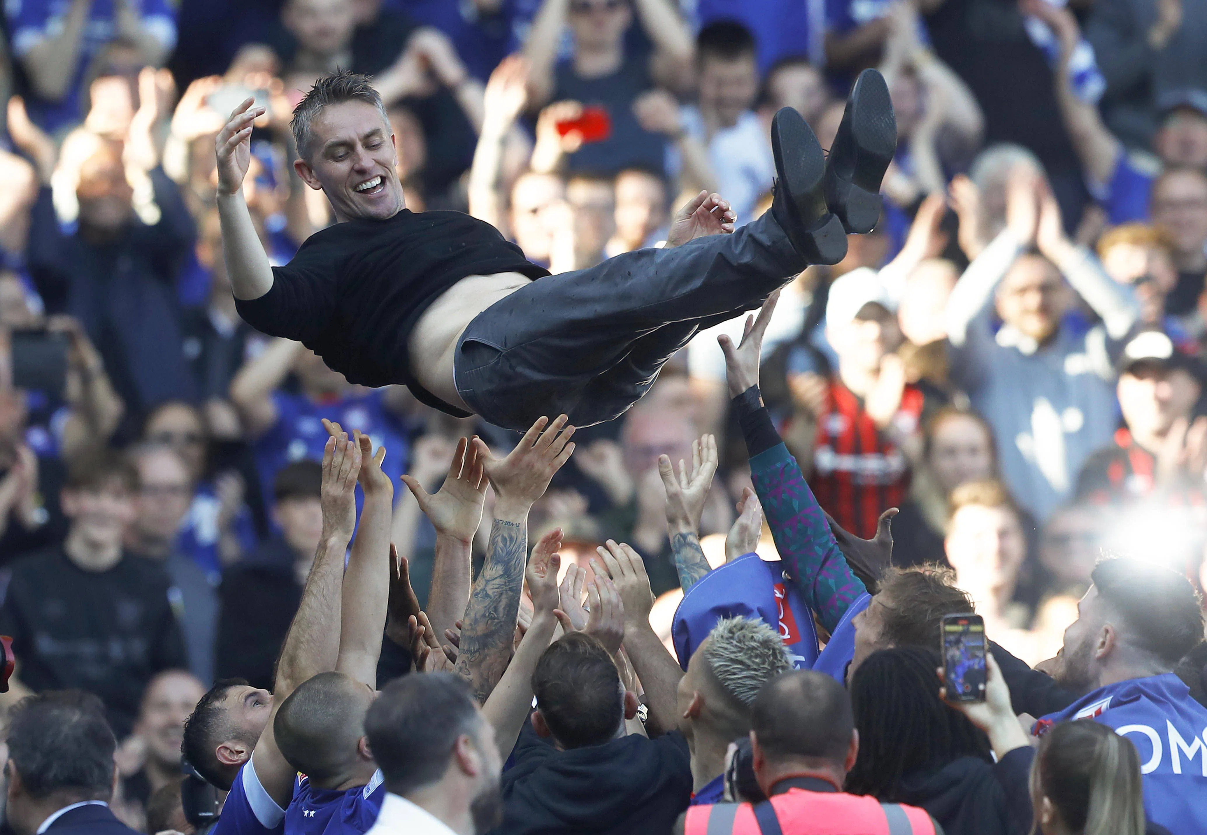 Πάνω στο τρακτέρ με προορισμό την Πρέμιερ Λιγκ