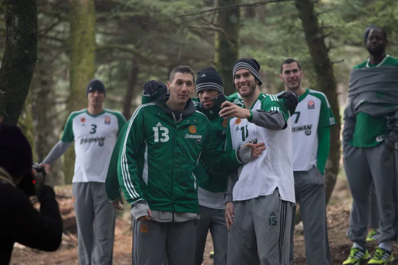 OI KΟΡΥΦΕΣ: Τα νέα τηλεοπτικά σποτ του Stoiximan.gr (pics/vids)