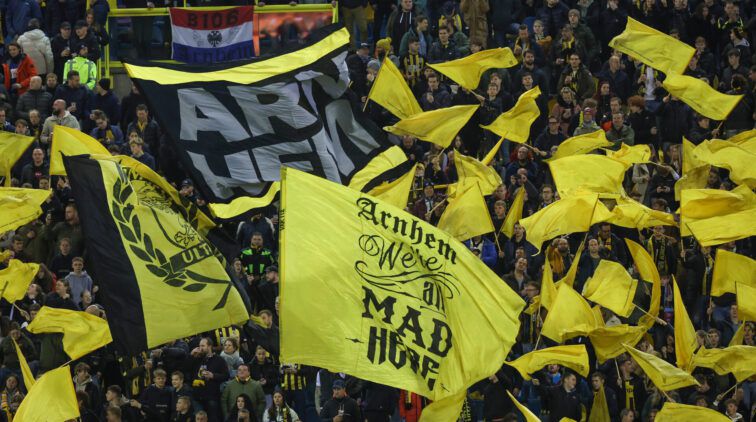Vitesse fans protest at KNVB: ‘You are destroying us’