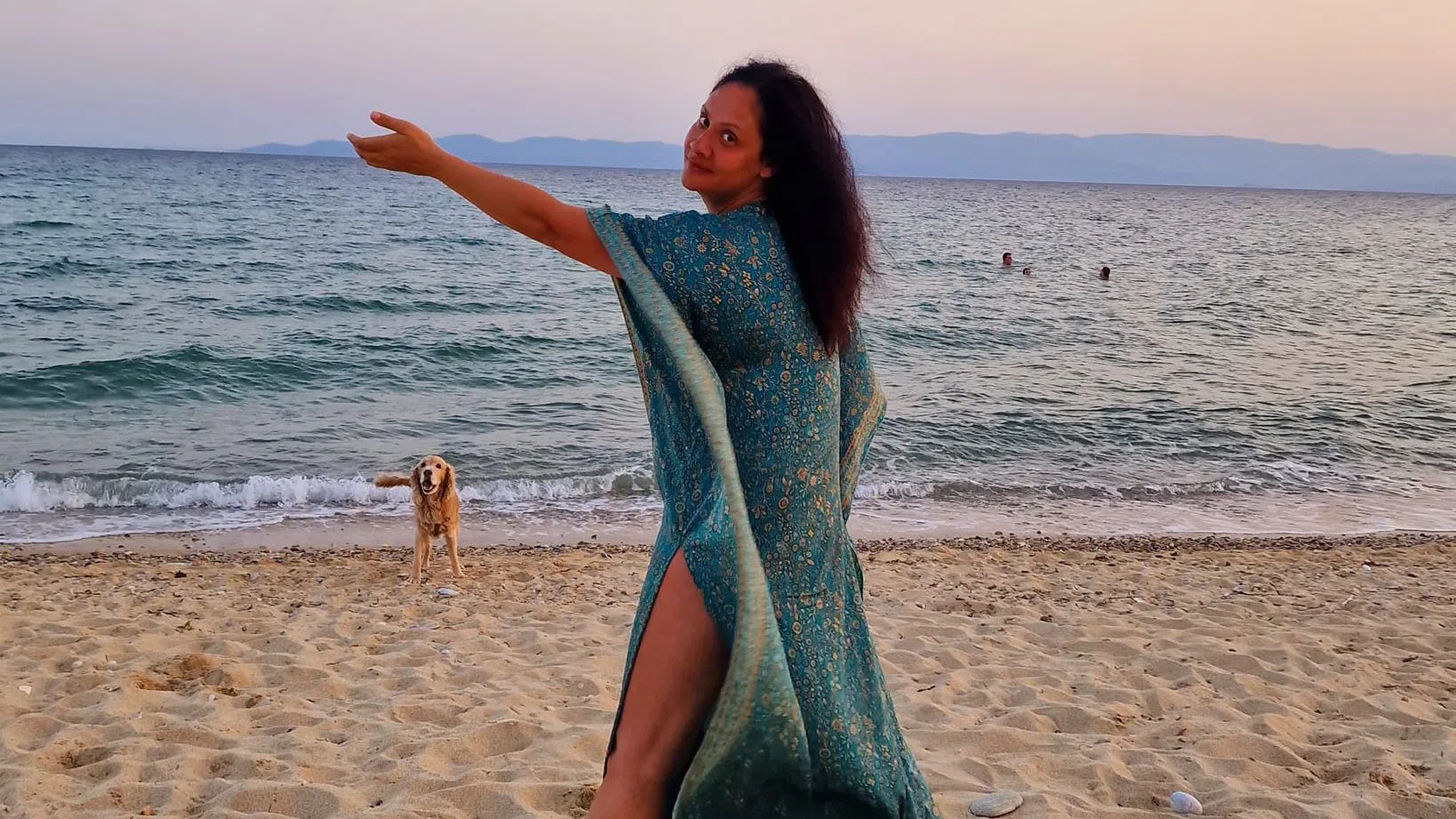 Мариана Попова е готова за рекламно лице на гръцките курорти.