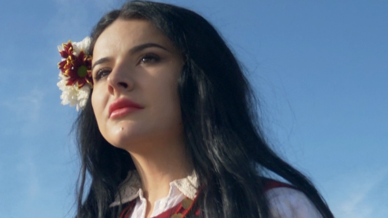 Лили сменя Лили на Рожен