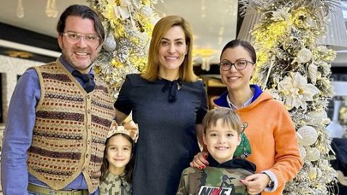 Д-р Енчев на вечеря с двете си жени