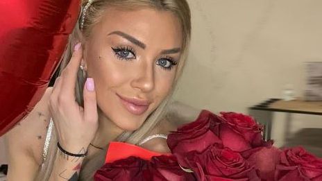 Денислава с протъркано коляно заради бившия