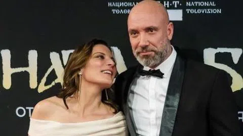 Захари Бахаров и Теодора Духовникова са звездите в сериала.