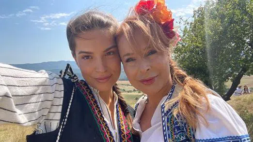Мира Добрева и дъщеря й Лора.