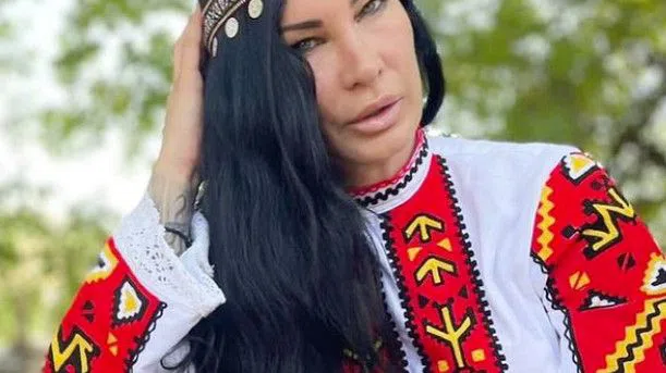 Цеци Красимирова отдавна е свързана с фолклора.