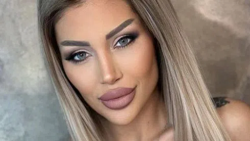 Амбициозната Джулиана Гани не остава славата за миг.