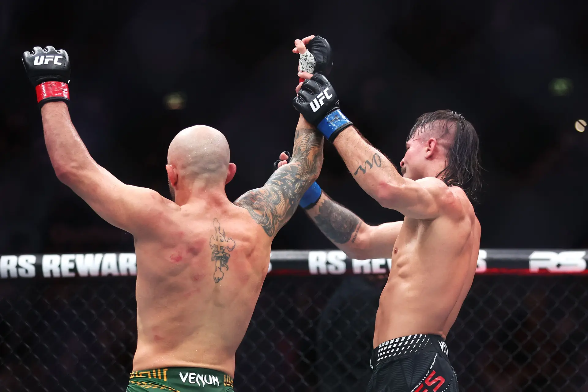 Бонуси за отличниците на UFC 325