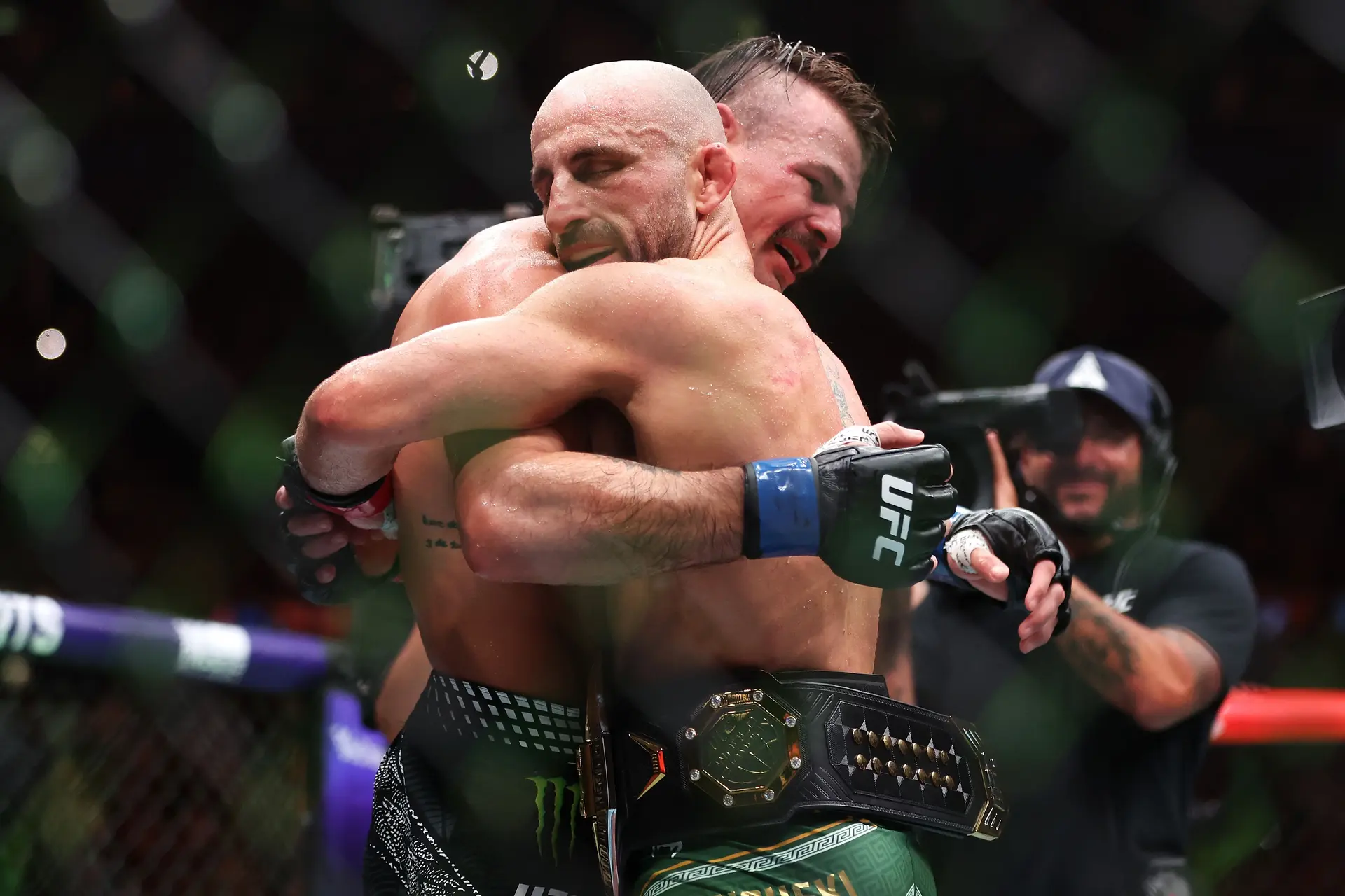 Треньорът на Волкановски разкри за контузия преди UFC 325