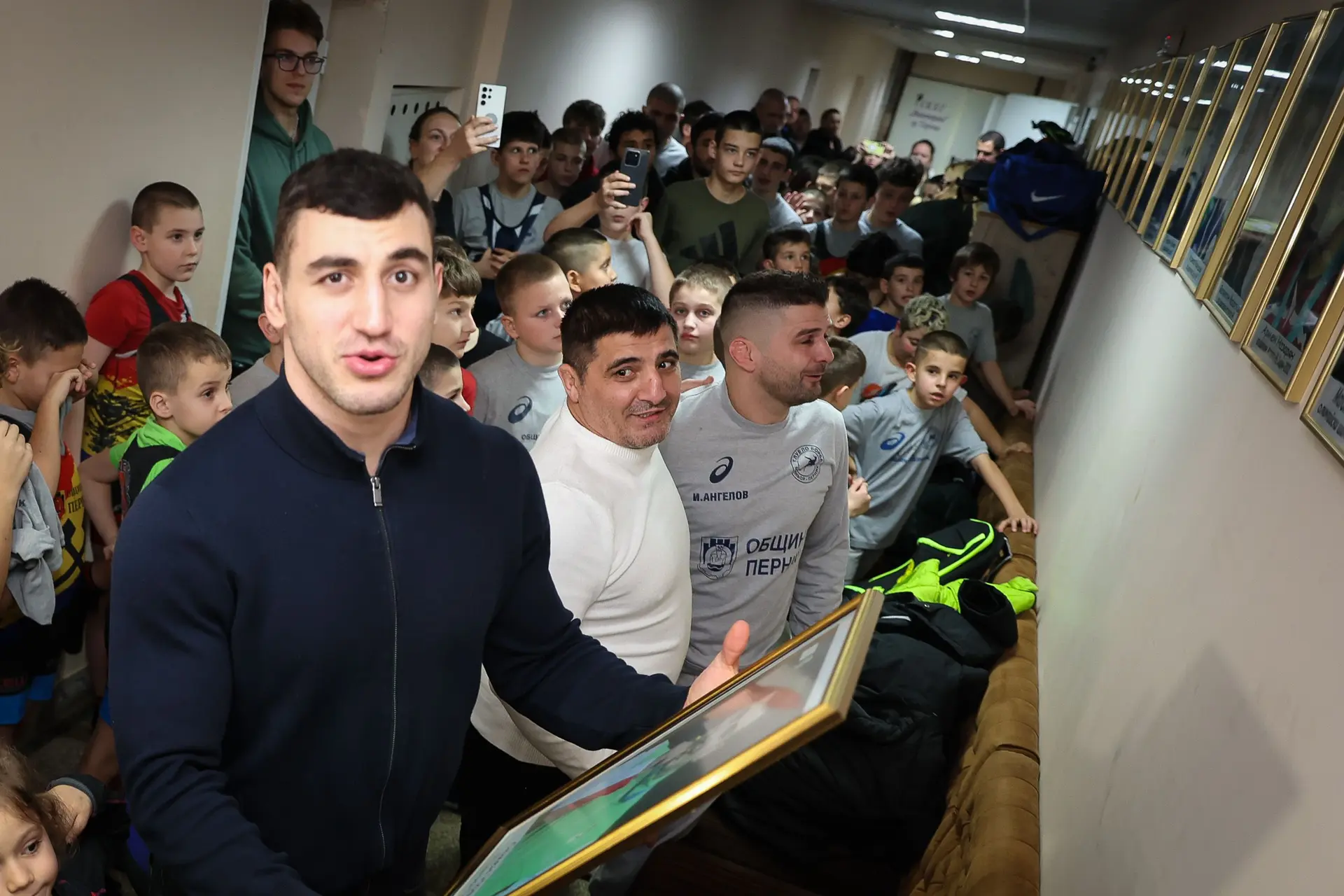 Олимпийският шампион Семен Новиков беше гост в пернишката зала по борба
