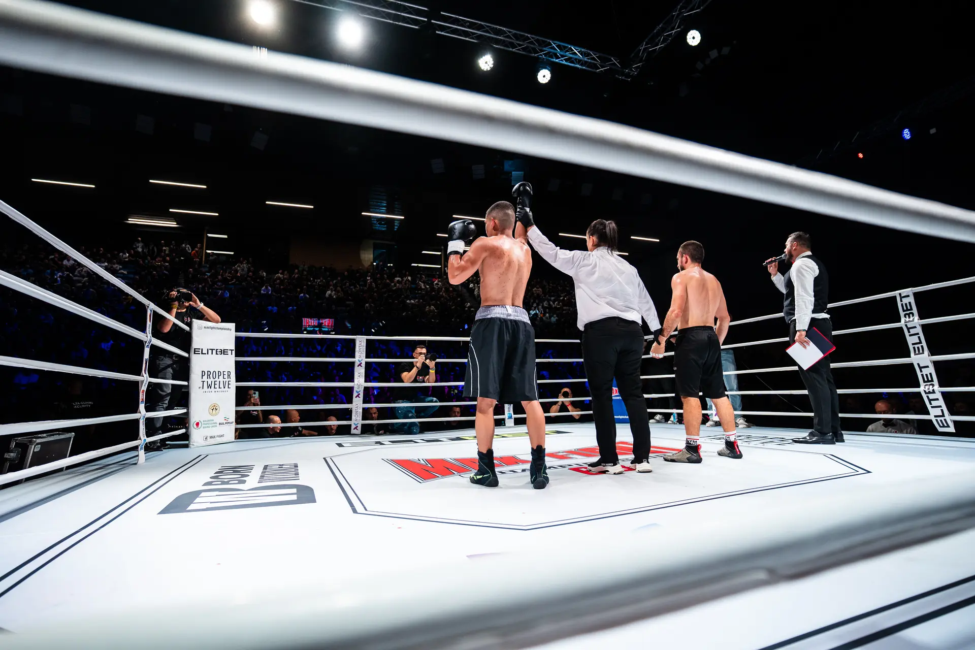 Млади надежди с демонстративен кикбокс двубой на MAX FIGHT 63