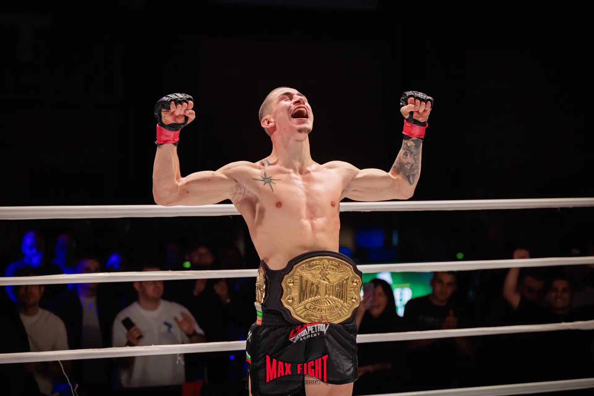 Мартин Петков си заслужи титлата на МAX FIGHT с мощен удар в тялото