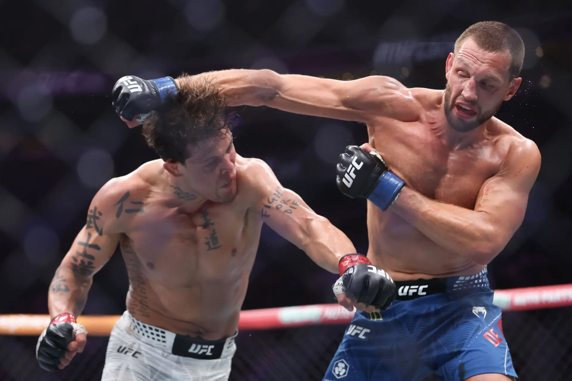 Де Ридер сменя категорията след загубата на UFC 326
