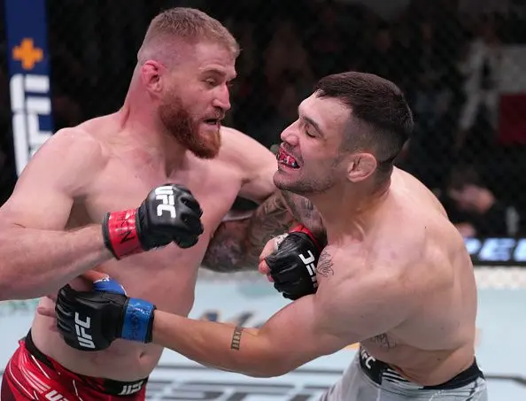 Контузия в коляното вади Ян Блахович от UFC 328