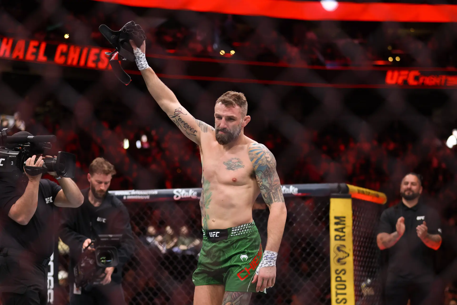 Приказен край на кариерата на местния UFC любимец Майкъл Киеза