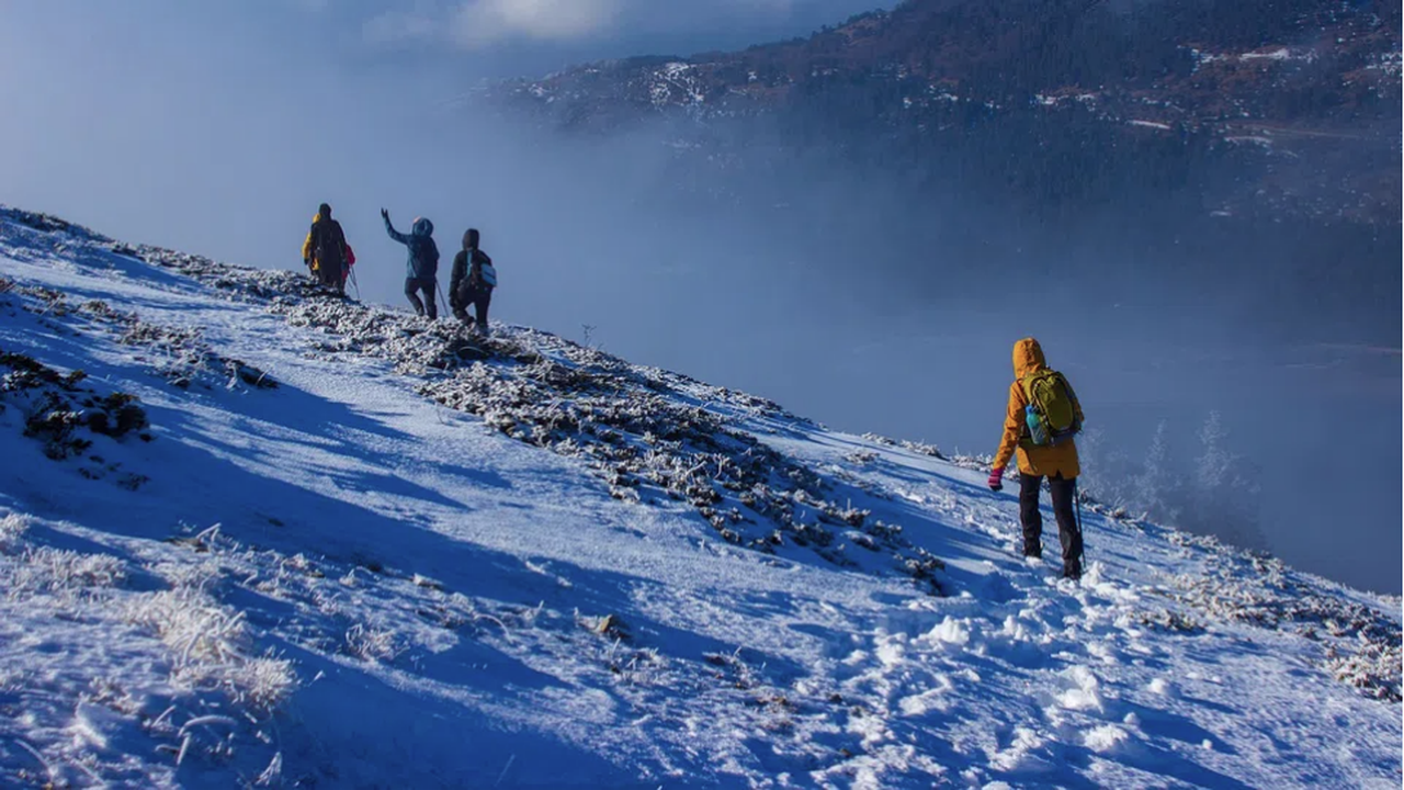 Времето е облачно и мъгливо, с температури между минус 1