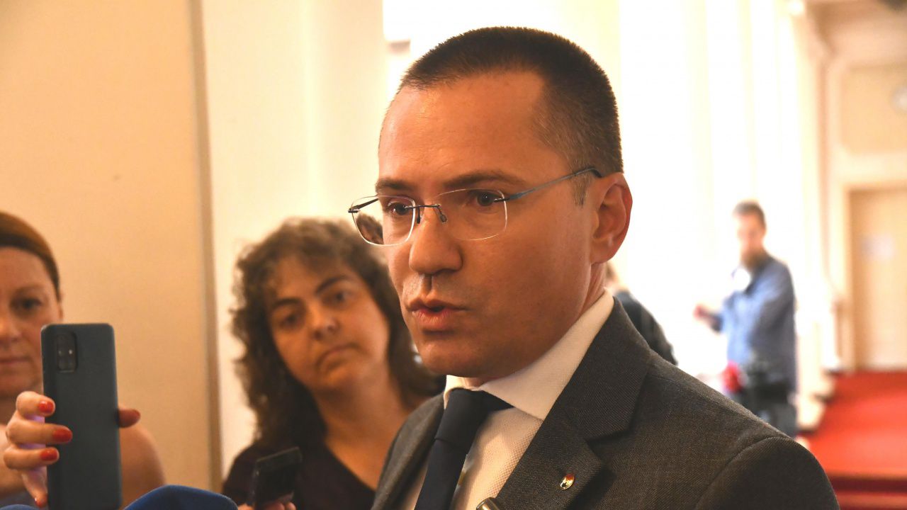 Джамбазки: Весела Чернева е съгласувала позицията на Външно с човек от РС Македония
