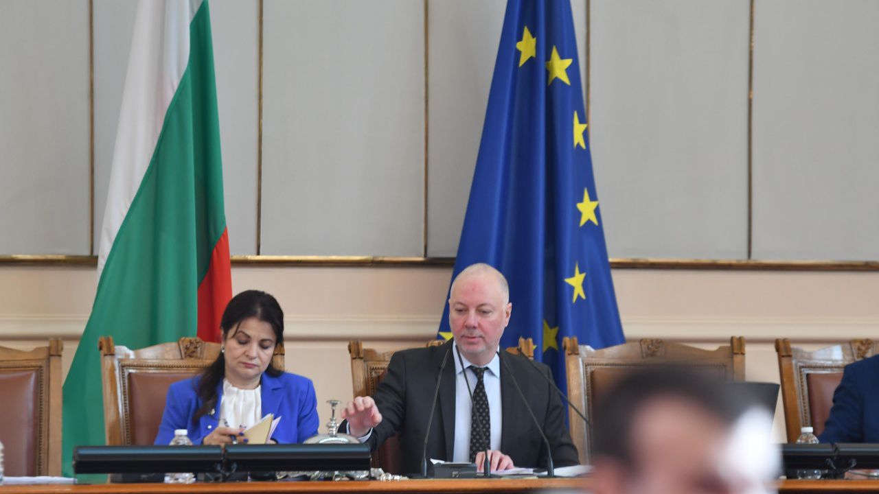 Парламентът удължи работното си време до изчерпване на дневния ред