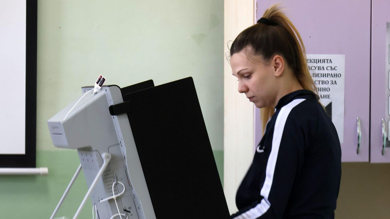 ЦИК: Над 130 вече са машините, с които гласуването е спряно