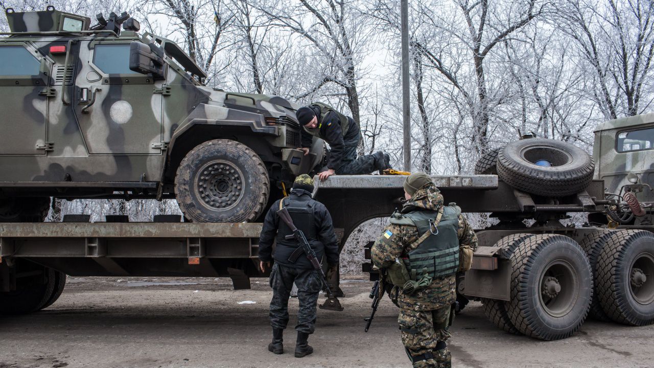 Хиляди украинци опитват да избягат от военна служба