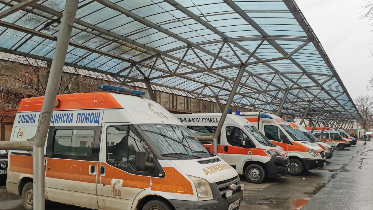 Спешна помощ се задъхва: Водят деца с хрема