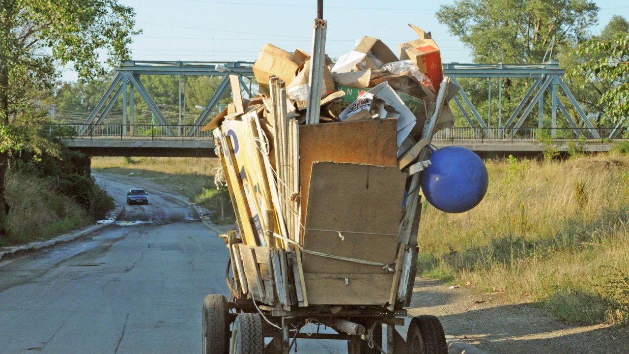 Автомобил блъсна каруца край село Сотиря, четирима загинаха