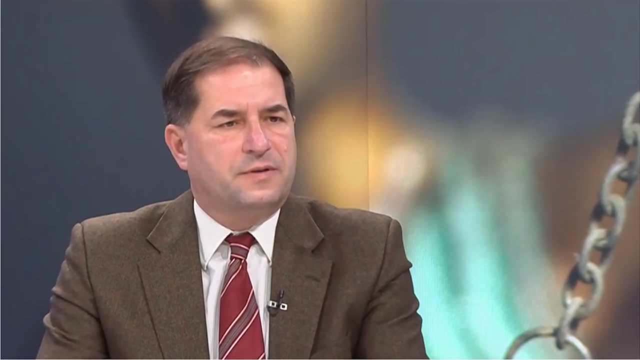 Доц. Борислав Цеков обясни как може да бъде свален служебният кабинет