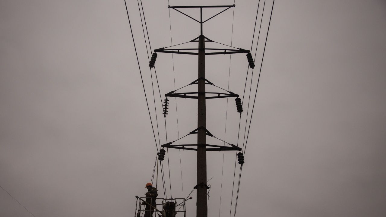 За утре са планирани спирания на тока в цяла Украйна