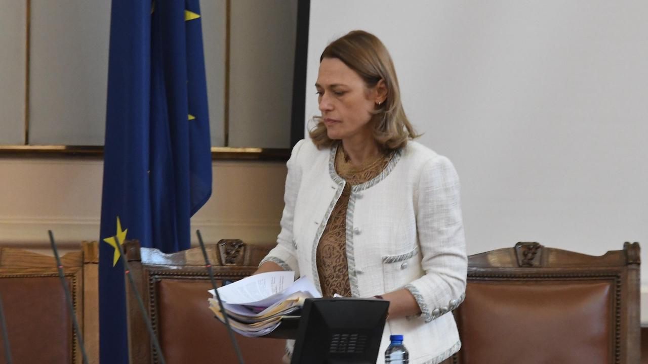 Ива Митева: Трябва да се търси окрупняване на политическите партии