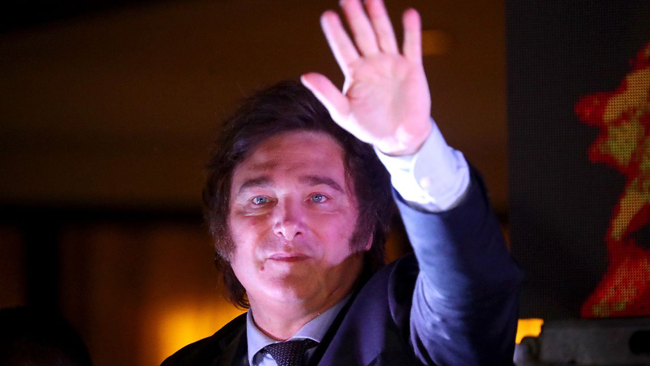 Новият президент на Аржентина обяви премахване на песото и закриване на централната банка