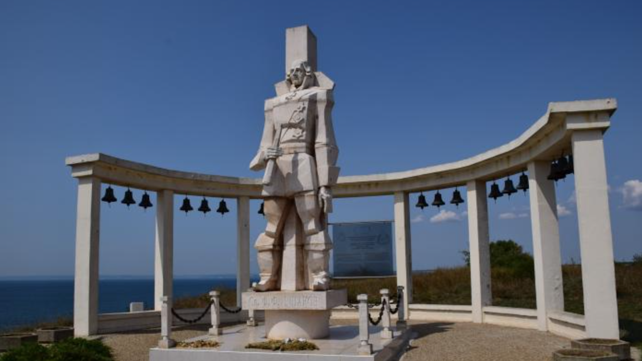 Откраднаха 13 бронзови камбани от мемориала на нос „Калиакра”