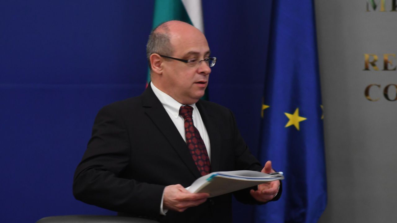 Министър Лазаров: Предлагаме всички пенсии да бъдат увеличени с 12% от 1 юли