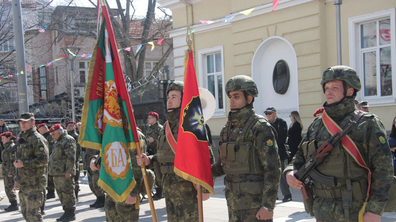 Български военен контингент заминава за мироопазващата мисия на НАТО в Косово