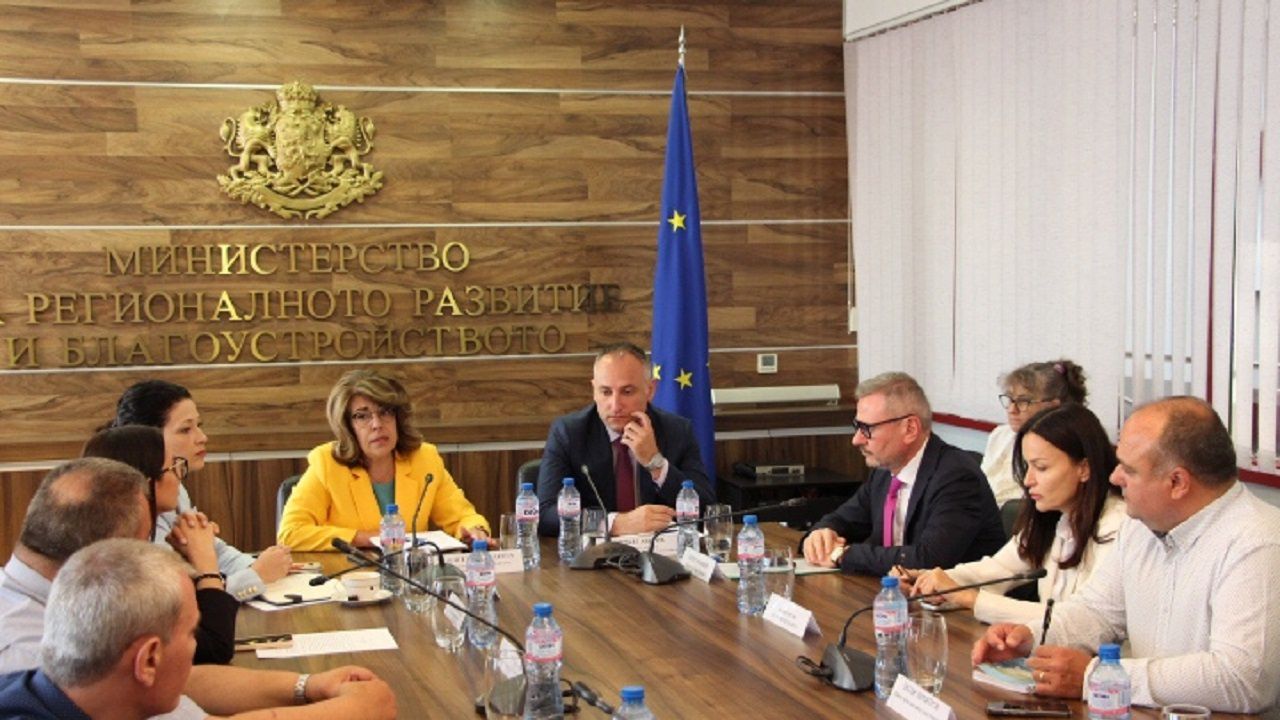 Държавата предприема спешни действия за решаване на проблема с авариралия колектор край Албена