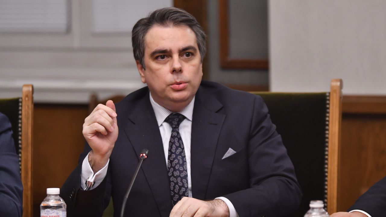КС даде старт на делото за проблемите на енергийния фонд и милиардите, които Асен Василев трябва да върне