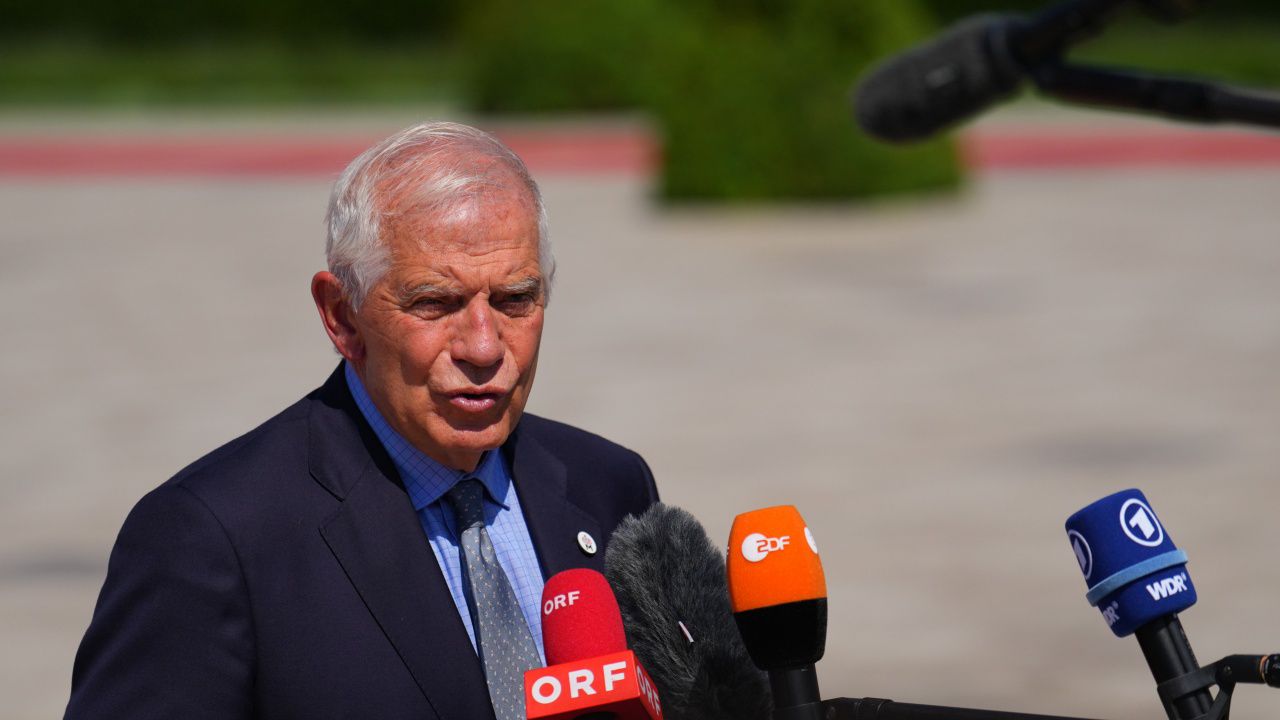 Борел: Държавите в ЕС сами ще преценят дали да разрешат доставеното от тях оръжие да се ползва по цели в Русия