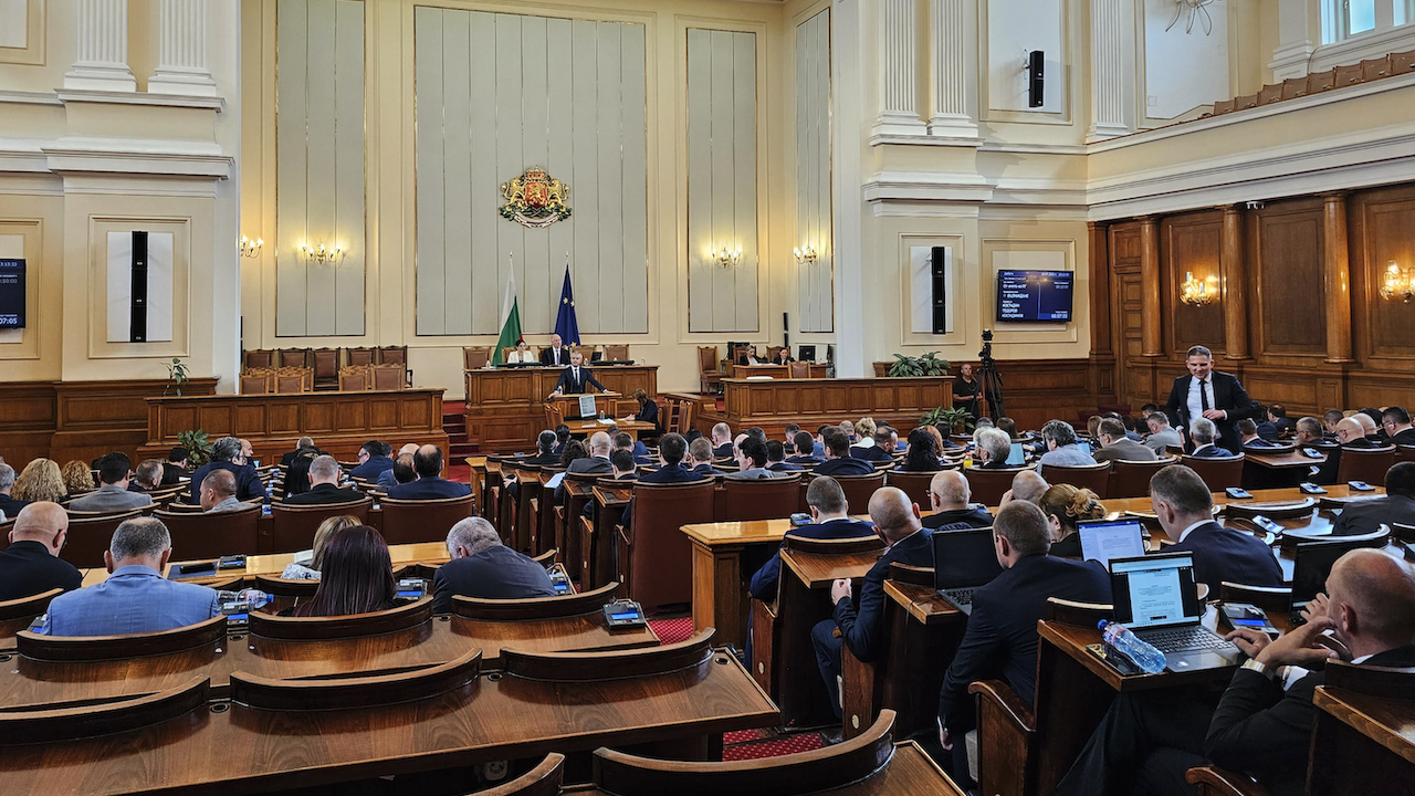 Нови правила за личните документи гласува Народното събрание