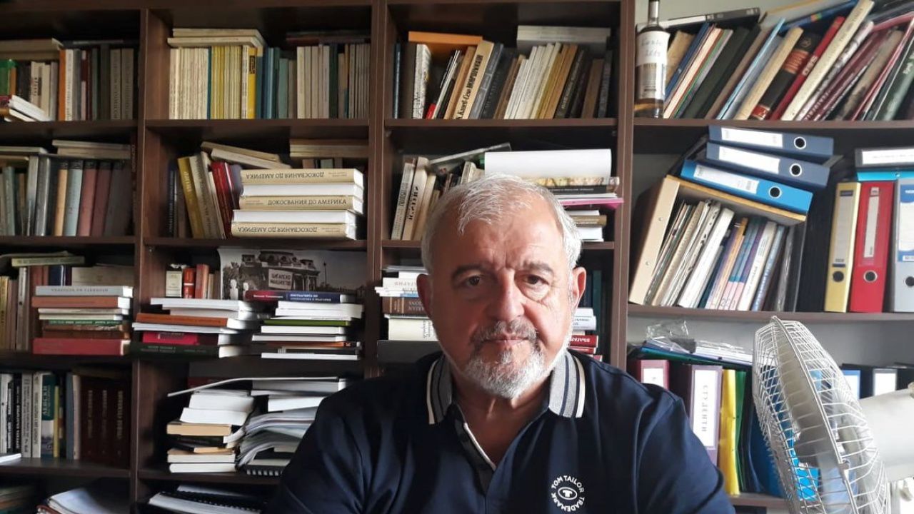 Проф. Иван Илчев пред novini.bg: Напоследък мнозина влизат напълно неподготвени в политиката, сякаш са изтърсени от някъде!