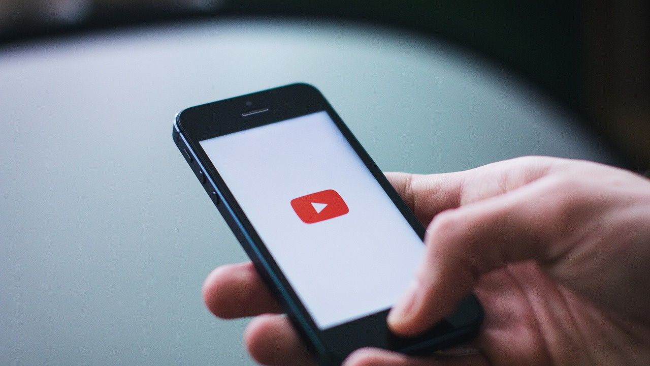 YouTube отново е в центъра на скандал, този път свързан с криптовалутите