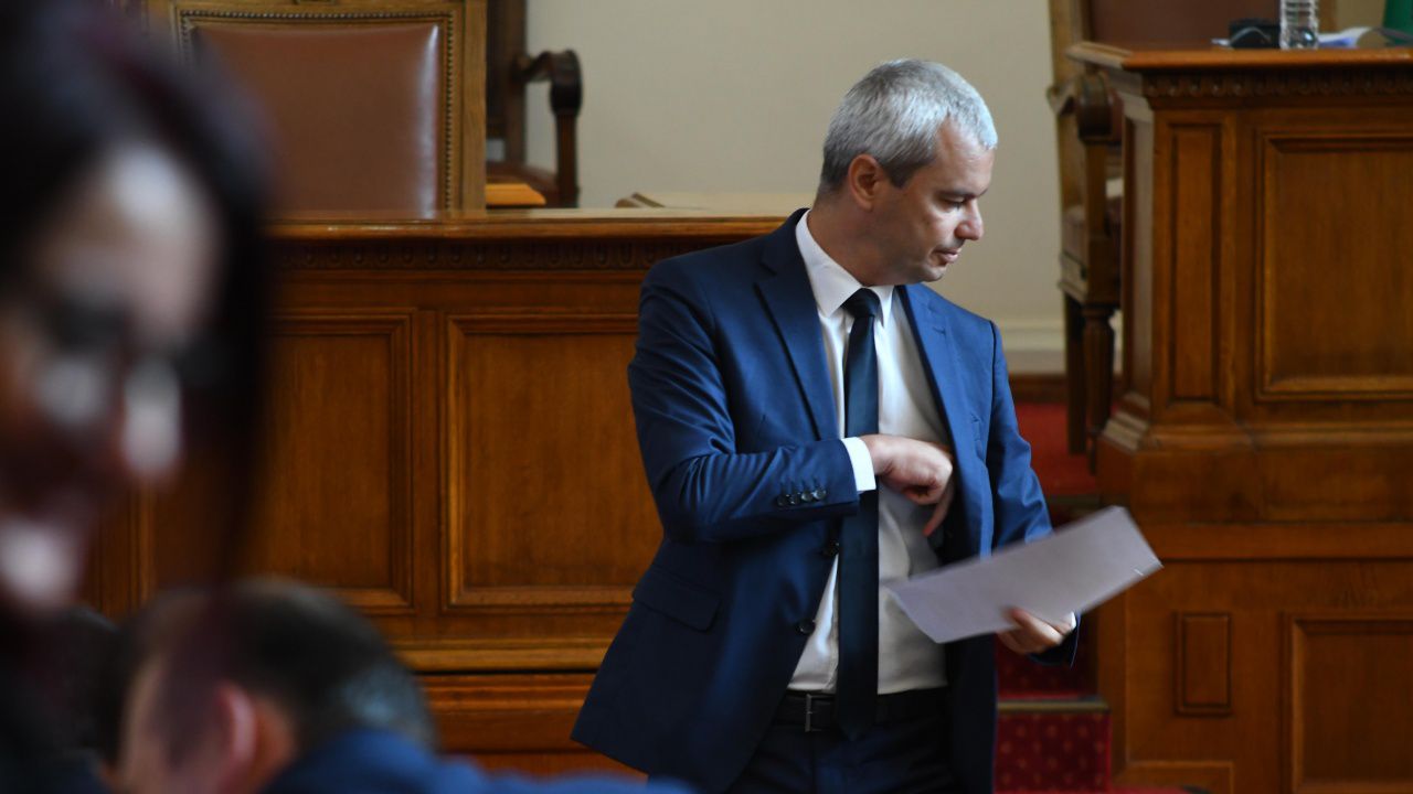 Денков към Костадинов: Аз не съм ви подчинен
