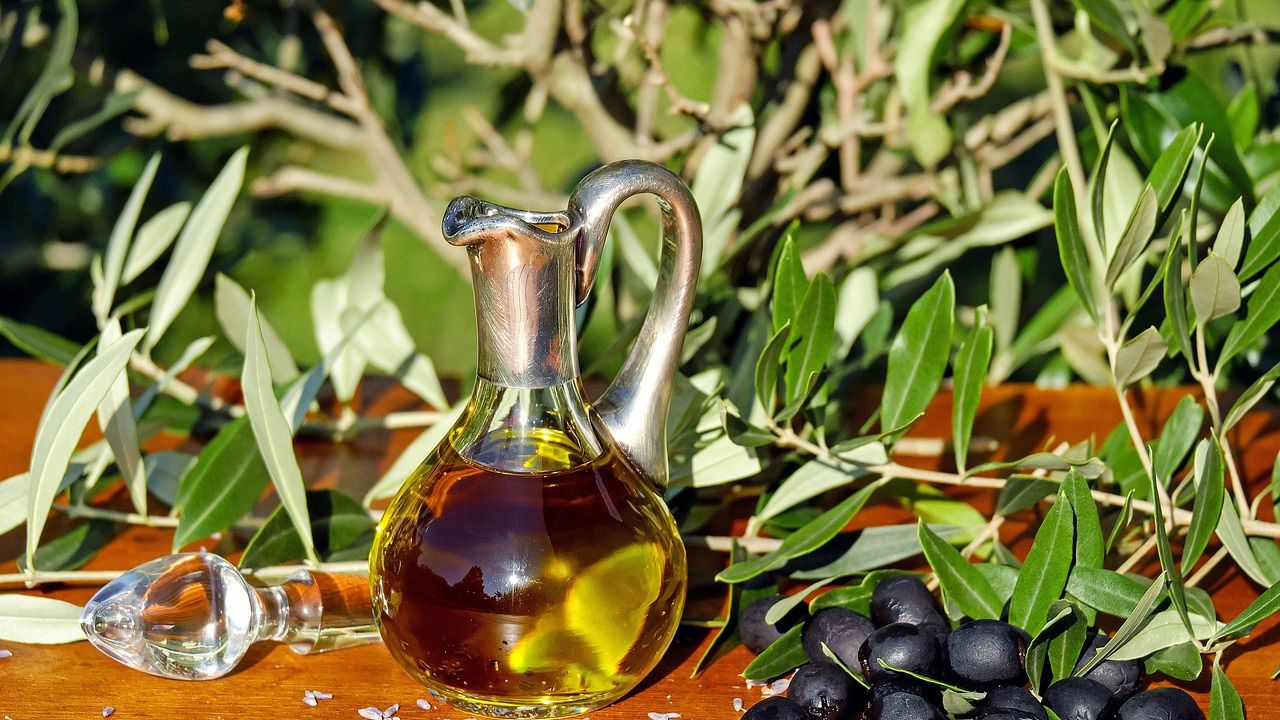 Зехтинът се превръща в течно злато, очаква се да достигне €25 за литър в Гърция