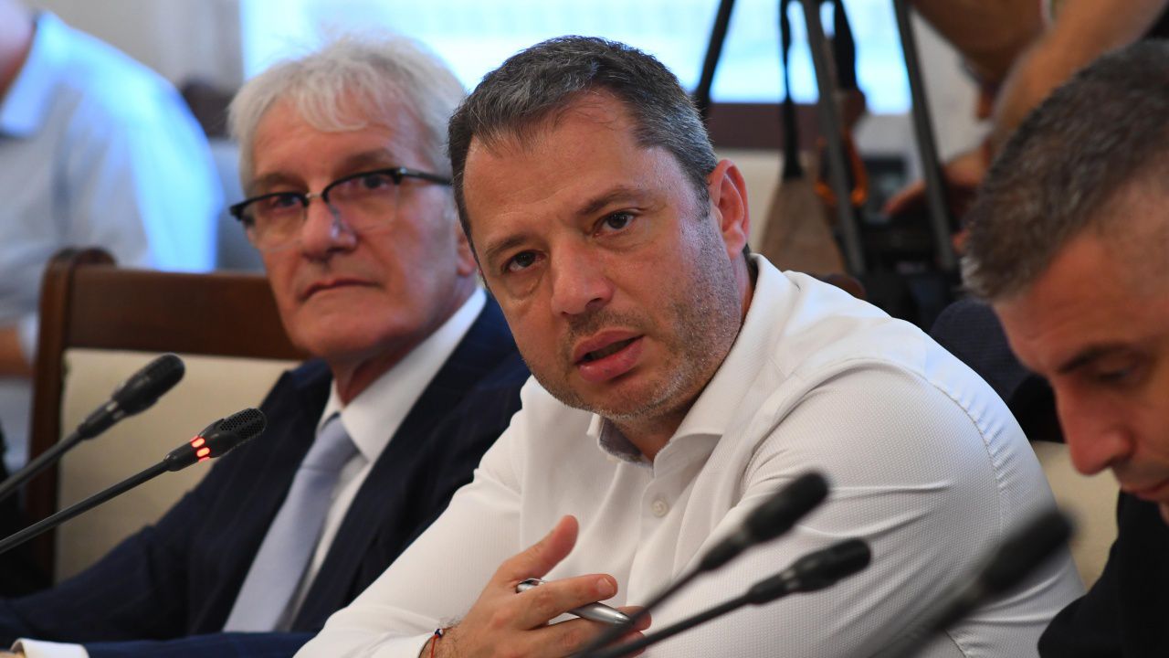 Добрев: За 45 години БКП натрупва 10 млрд. долара дълг, за 3 години Асен Василев - 11 млрд.