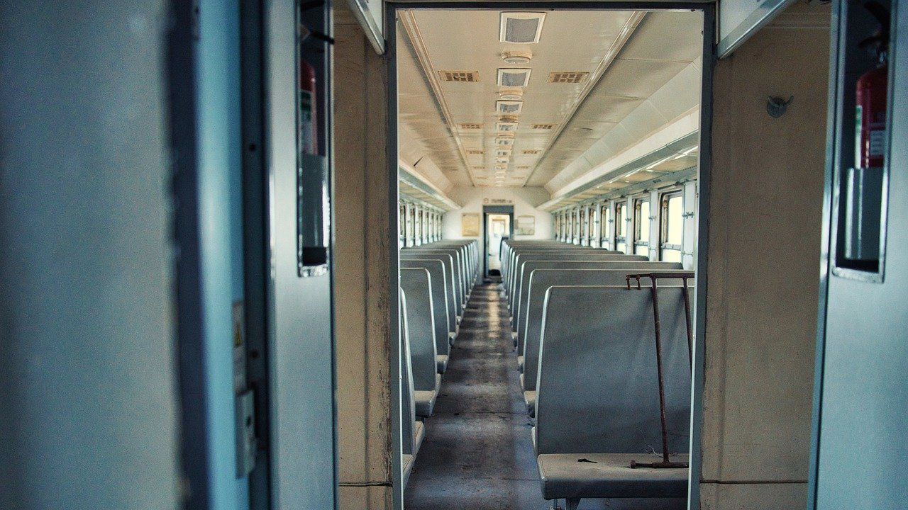 Вижте какво се случи на заловени пияни мъже във влака Пловдив – София