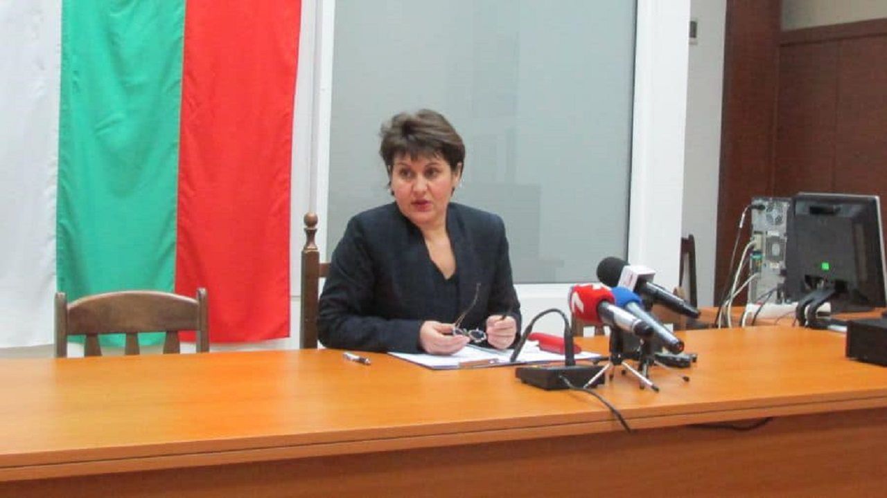 Ето коя е съдийката, пуснала на свобода садиста, обезобразил приятелката си с макетен нож