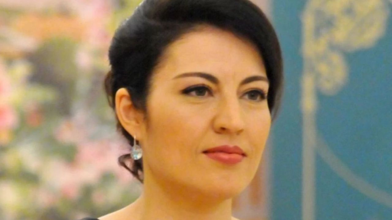 Овдовялата Деси Стоянова е и баща, и майка за близнаците си