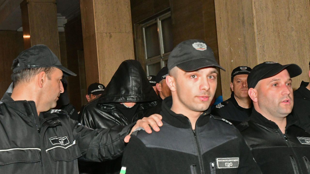 Оставиха в ареста обвинения за трагедията край Локорско бивш полицай