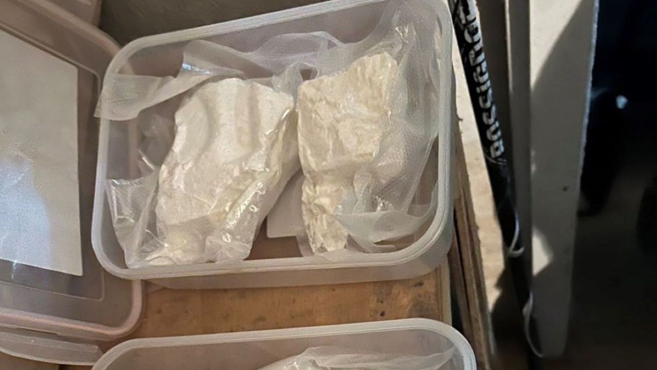 Осем килограма наркотици и над половин милион лева иззеха при спецакция криминалисти от СДВР