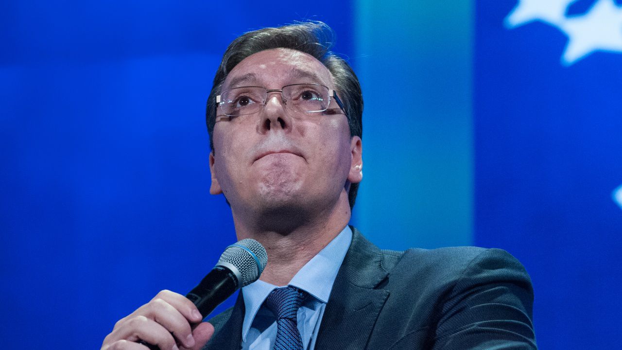 Сръбски интелектуалци призовават гражданите да гласуват срещу управлението на Александър Вучич